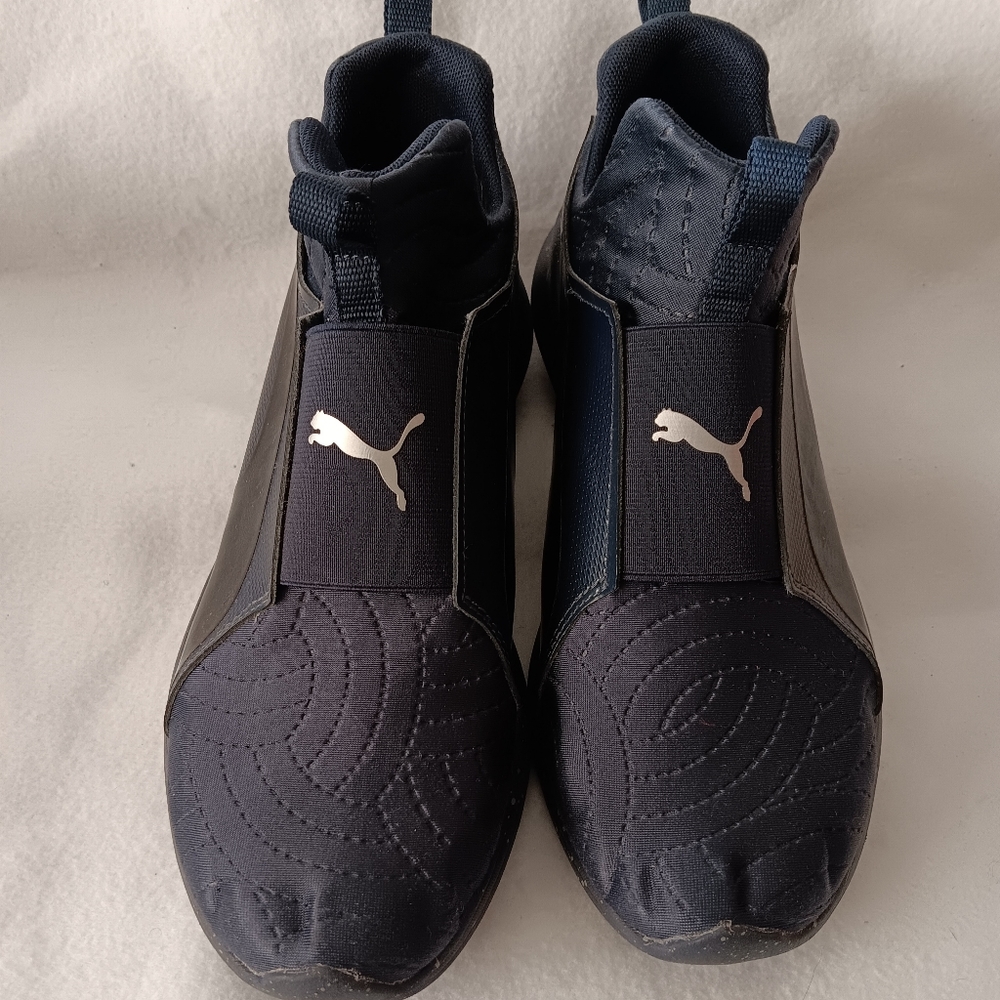 Shoes - Picture 3 of 12